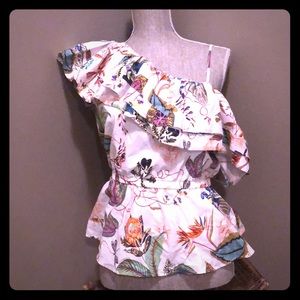 Like new H&M One shoulder top Sz 8 (medium fit)